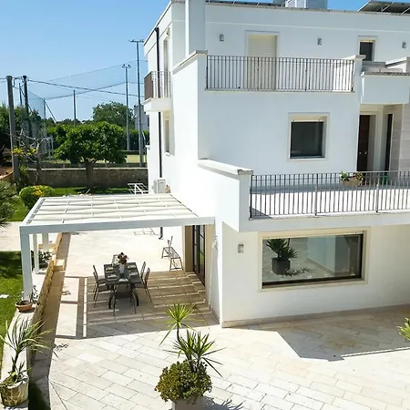 Esclusiva Moderna Con Piscina E Campo Da Tennis Villa